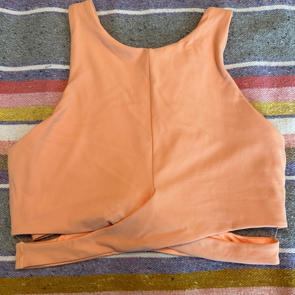 Athleta conscious cut out crop - Picture 5 of 8